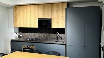 Premium Apartment, 2 Bedrooms, Patio | Private kitchen | Full-size fridge, microwave, oven, stovetop