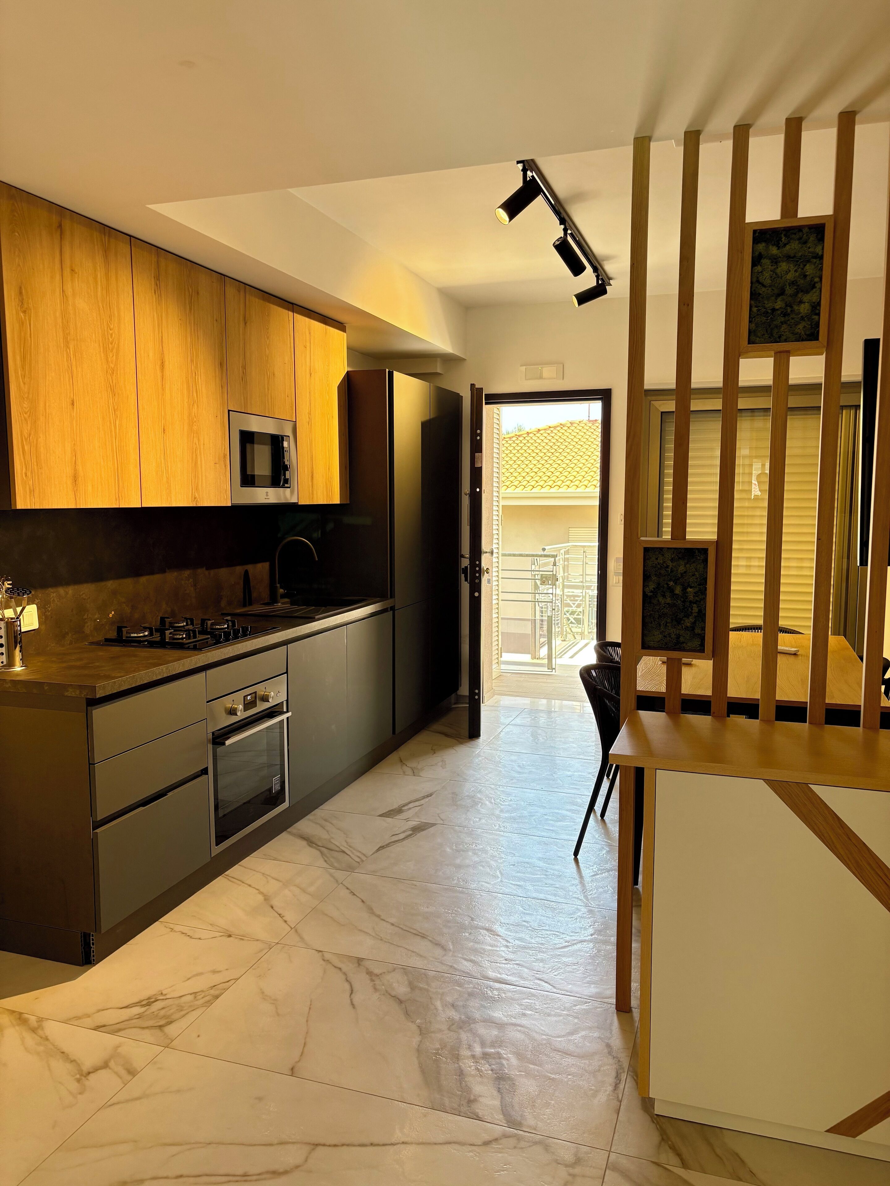 Apartemen Superior, 1 kamar tidur, teras | Brankas dan dilengkapi dengan perabotan berbeda-beda