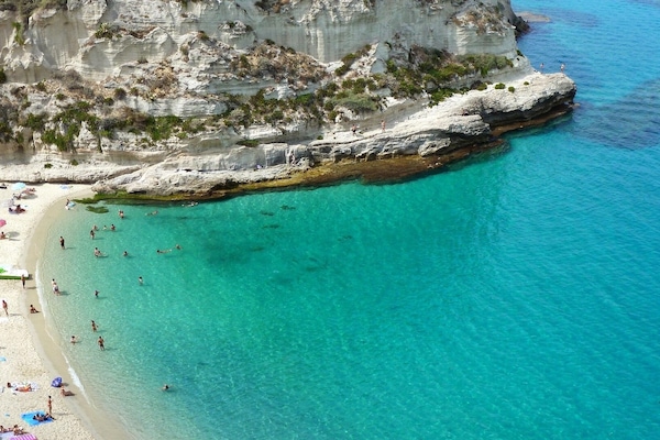 Na praia, bar na praia, prática de remo/canoagem