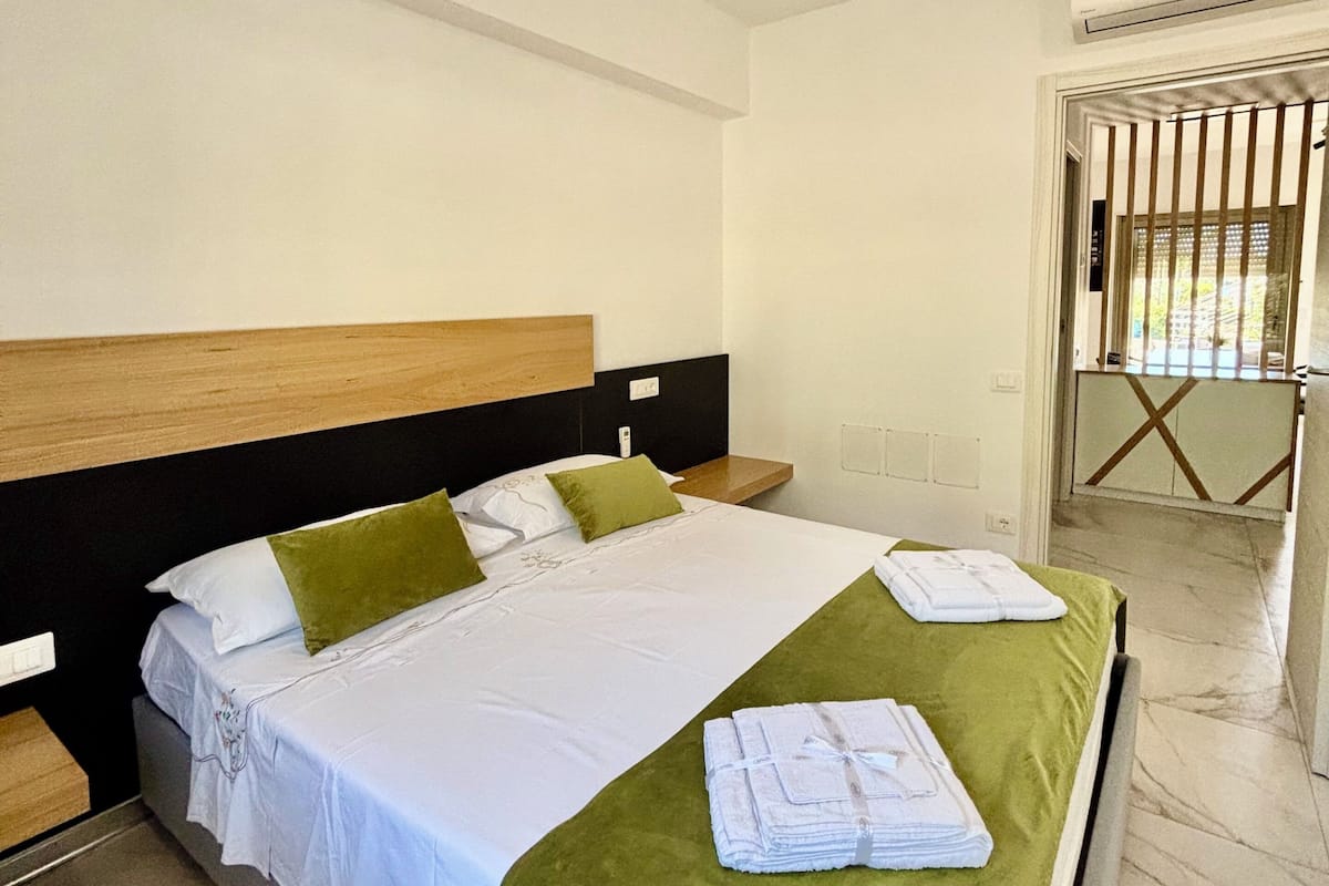 Căn hộ Premium, 2 phòng ngủ, sân hiên | Bộ đồ giường cao cấp, chăn bông, két bảo mật tại phòng