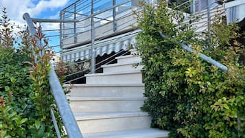 Superior Apartment, 1 Bedroom, Terrace | Premium bedding, down comforters, in-room safe, individually furnished