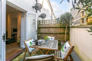 Outdoor dining - 2 Bed in Rye (oc-52470) (Rye)