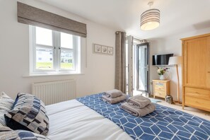 Iron/ironing board, free WiFi, bed sheets - 4 Bed in Abersoch (oc-b29438) (Abersoch)