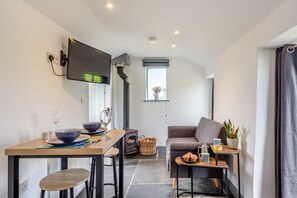 TV, fireplace - 1 Bed in Morwenstow (oc-t29298) (Morwenstow)