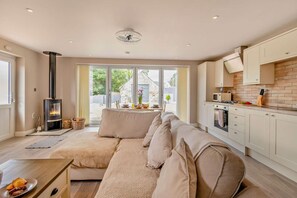 TV, fireplace - 1 Bed in Llanteg (oc-b29484) (Llanteg)