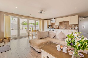 TV, fireplace - 1 Bed in Llanteg (oc-b29484) (Llanteg)