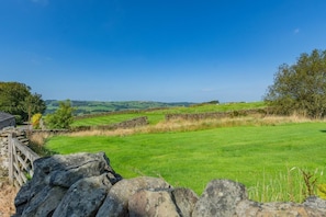Property grounds - 2 Bed in Middleton (oc-m29515) (Middleton)