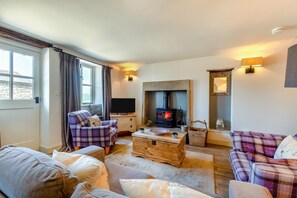 TV, fireplace - 2 Bed in Middleton (oc-m29515) (Middleton)