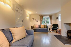 TV, fireplace - 3 Bed in St. Gennys (oc-c28140) (Rosecare)