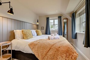 Iron/ironing board, free WiFi, bed sheets - 3 Bed in St. Gennys (oc-c28140) (Rosecare)