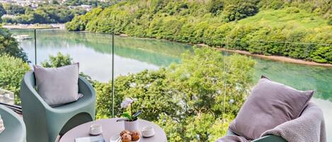 تناول الطعام بالخارج