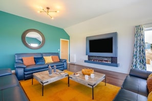 TV - 5 Bed in Aberdaron (oc-b29652) (Anelog)