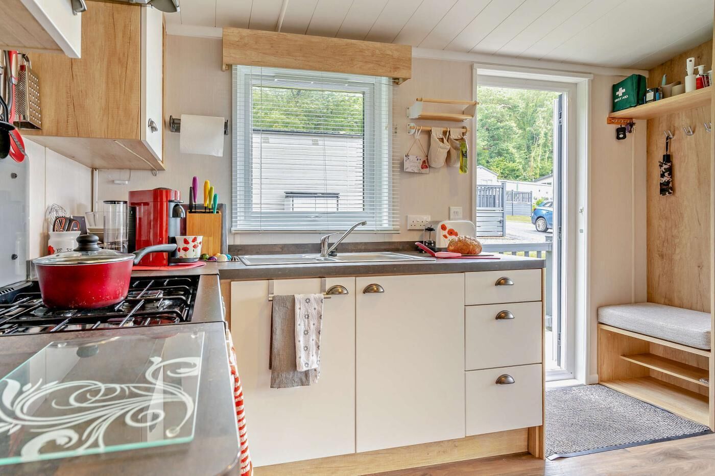 Microwave, oven, dishwasher, cookware/dishes/utensils