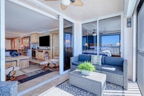 TV - Caper Beach Club 1005 - Gulf View (Fort Myers Beach)