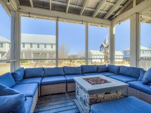 Property grounds - MoonBeam Landing, Boardwalk Luxury Steps from Pool, Shops & Lake Fun (Eufaula)