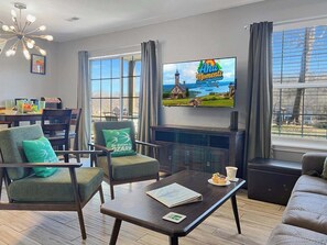 TV - 692 Walk-in Lakefront Oasis - Cozy, Calm, Scenic (Branson)