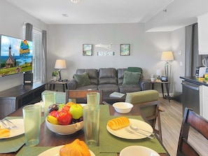 TV - 692 Walk-in Lakefront Oasis - Cozy, Calm, Scenic (Branson)