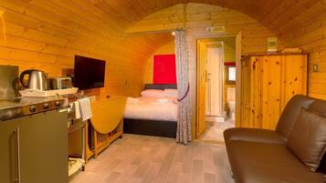 Travel crib, WiFi (free), bed sheets