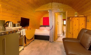 Travel crib, WiFi (free), bed sheets