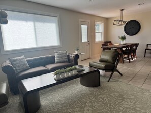 TV - Luxury Furnished Modern Home   Midland, TX (Midland)