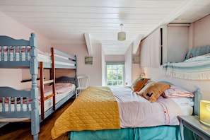 Cuna de viaje, wifi gratis, ropa de cama