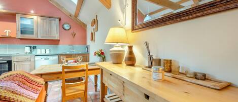 Microwave, oven, dishwasher, cookware/dishes/utensils