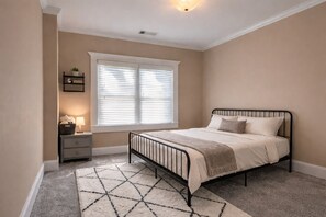 3 bedrooms, desk, iron/ironing board, free WiFi - Near Downtown and Midtown, Quiet Cul-de-sac Decatur Home with Deck & Balcony, (Decatur)