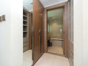 A modern bathroom with a glass shower enclosure, a toilet, and a sink. - Luxury 2BR at Paramount Tower - Business Bay - Pool & Dubai Frame Views (Business Bay)