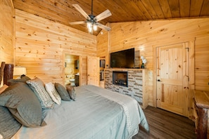 3 bedrooms, iron/ironing board, WiFi, bed sheets - Cozy Cabin w/ Pool Table, Wifi and more to welcome your Family! (Pigeon Forge)