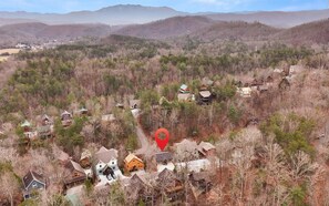 Exterior - Cozy Cabin w/ Pool Table, Wifi and more to welcome your Family! (Pigeon Forge)