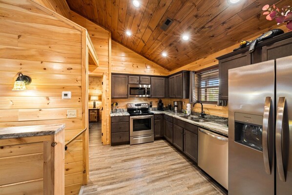 Microwave, oven, stovetop, dishwasher - Cozy Cabin w/ Pool Table, Wifi and more to welcome your Family! (Pigeon Forge)