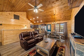 TV, fireplace - Cozy Cabin w/ Pool Table, Wifi and more to welcome your Family! (Pigeon Forge)