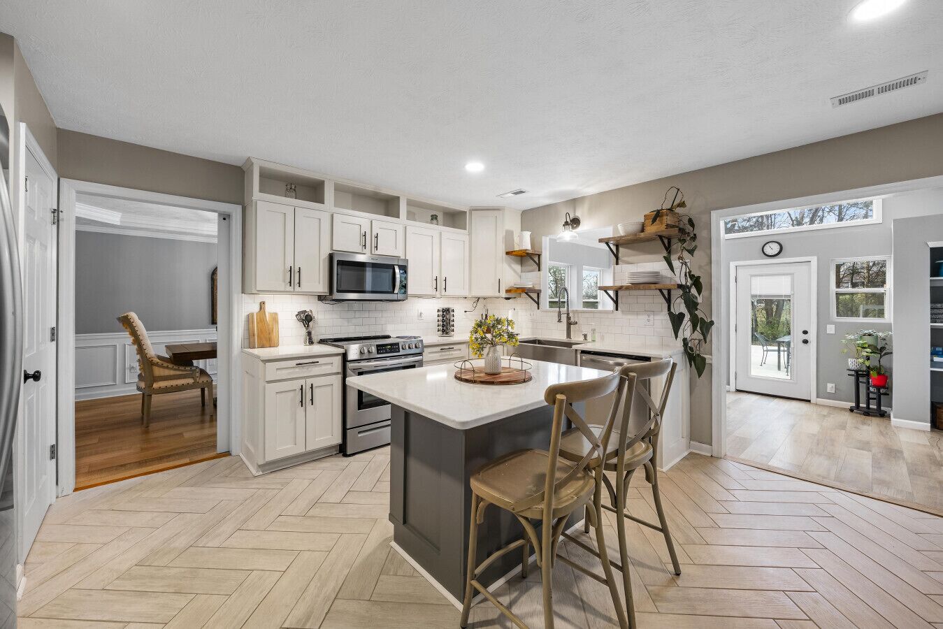 雪櫃、微波爐、焗爐、爐具