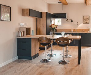 ميكروويف، فرن، موقد طهي مسطح، غسالة أطباق