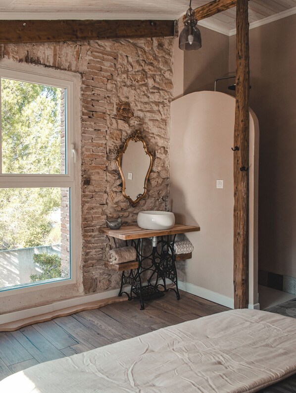 4 chambres, lit de bébé portatif, Wi-Fi, literie fournie