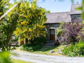 Exterior - 1 Bed in Hebron (oc-y30099) (Whitland)