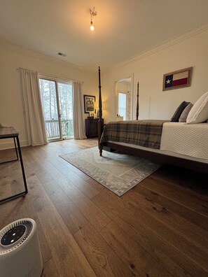 4 habitaciones, tabla de planchar con plancha, wifi y ropa de cama 