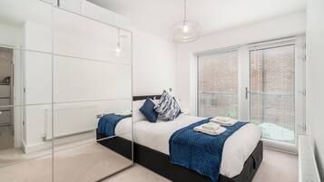 Iron/ironing board, free WiFi, bed sheets
