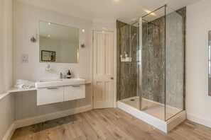 Towels - 2 Bed in Penzance (oc-g30154) (Penzance)