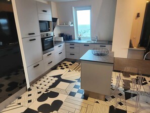 Private kitchen - Apartment Biarritz le phare view golf and Ocean, near beach and city center (Biarritz)
