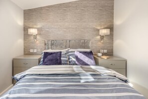 Iron/ironing board, free WiFi, bed sheets - 2 Bed in Llangain (oc-g30185) (Llangain)