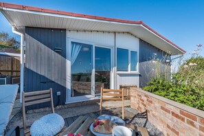 Outdoor dining - 2 Bed in Llangain (oc-g30185) (Llangain)
