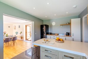 Dining - 5 Bed in Pant-y-Dwr (oc-w30200) (Pant-y-dwr)