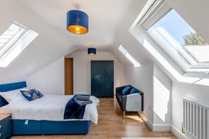Travel cot, free WiFi, bed sheets - 5 Bed in Pant-y-Dwr (oc-w30200) (Pant-y-dwr)