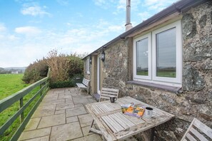 Outdoor dining - 1 Bed in Pwllheli (oc-b30204) (Y Ffôr)