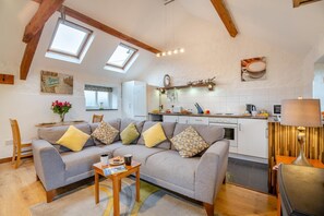 TV - 1 Bed in Pwllheli (oc-b30204) (Y Ffôr)