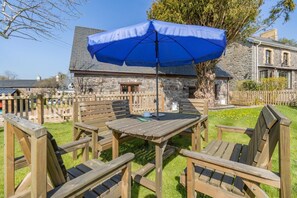 Outdoor dining - 2 Bed in Llangorse (oc-t30290) (Llangorse)