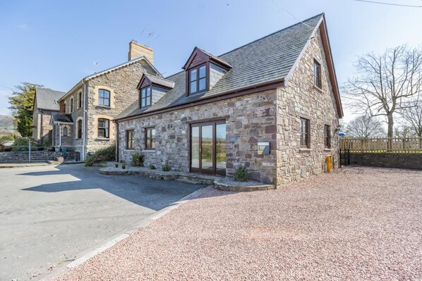 Exterior - 2 Bed in Llangorse (oc-t30290) (Llangorse)