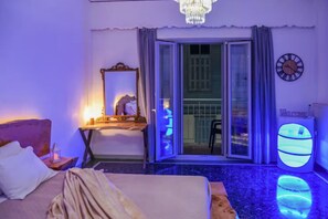 Een strijkplank/strijkijzer, wifi, beddengoed