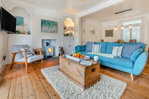 TV, fireplace - 3 Bed in Looe (oc-i23067) (Looe)